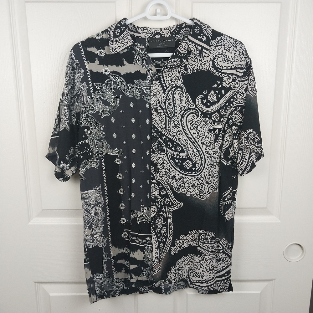 No Boundaries Unisex Medium 38-40 Black Bandana Tie Dye Print Button Down Tee